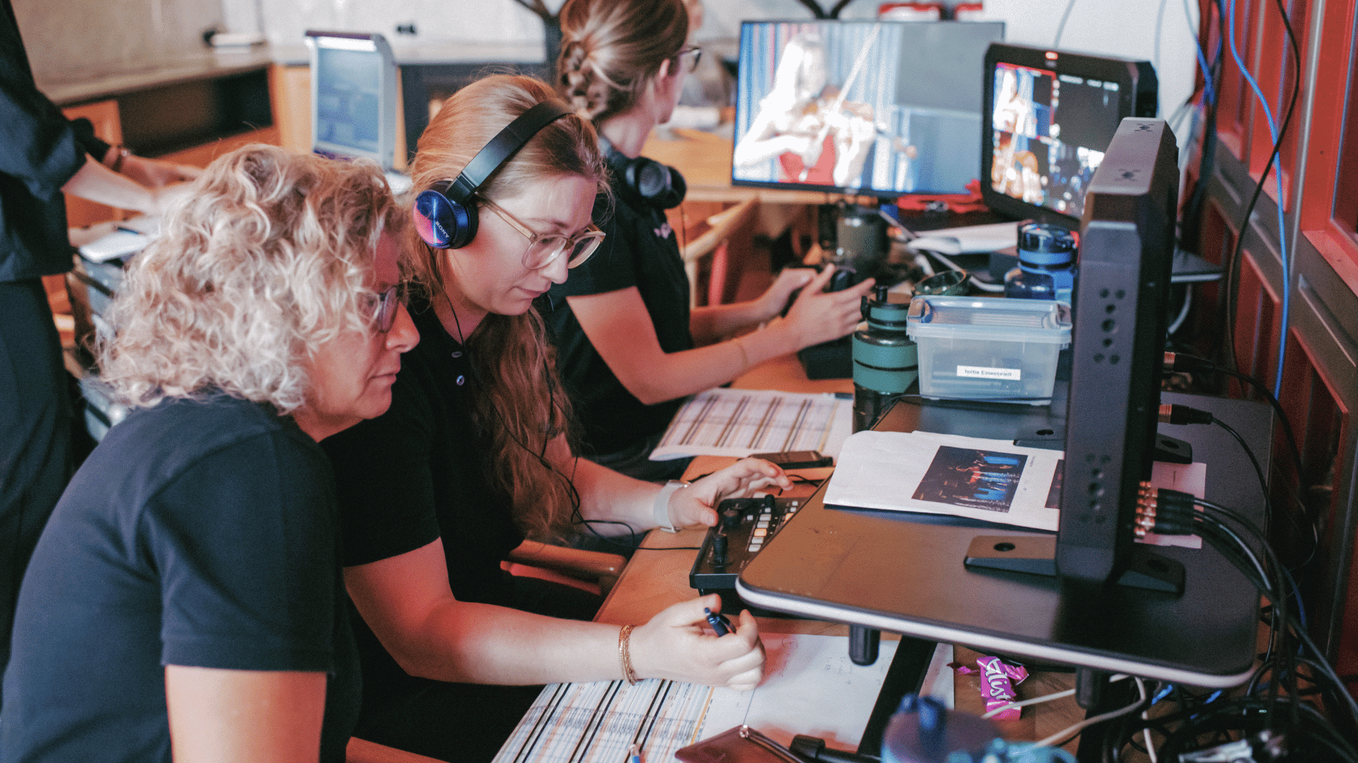 Drehen Wie wikiSana entsteht – ein ehrlicher Blick in unseren Arbeitsalltag zwischen Meetings Mission Menschen