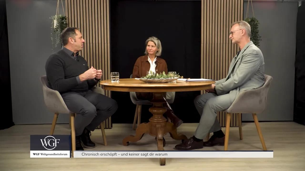 Chronisch erschöpft – und keiner sagt dir warum 1 Dr. Petra Wiechel im Gespräch am Studiotisch