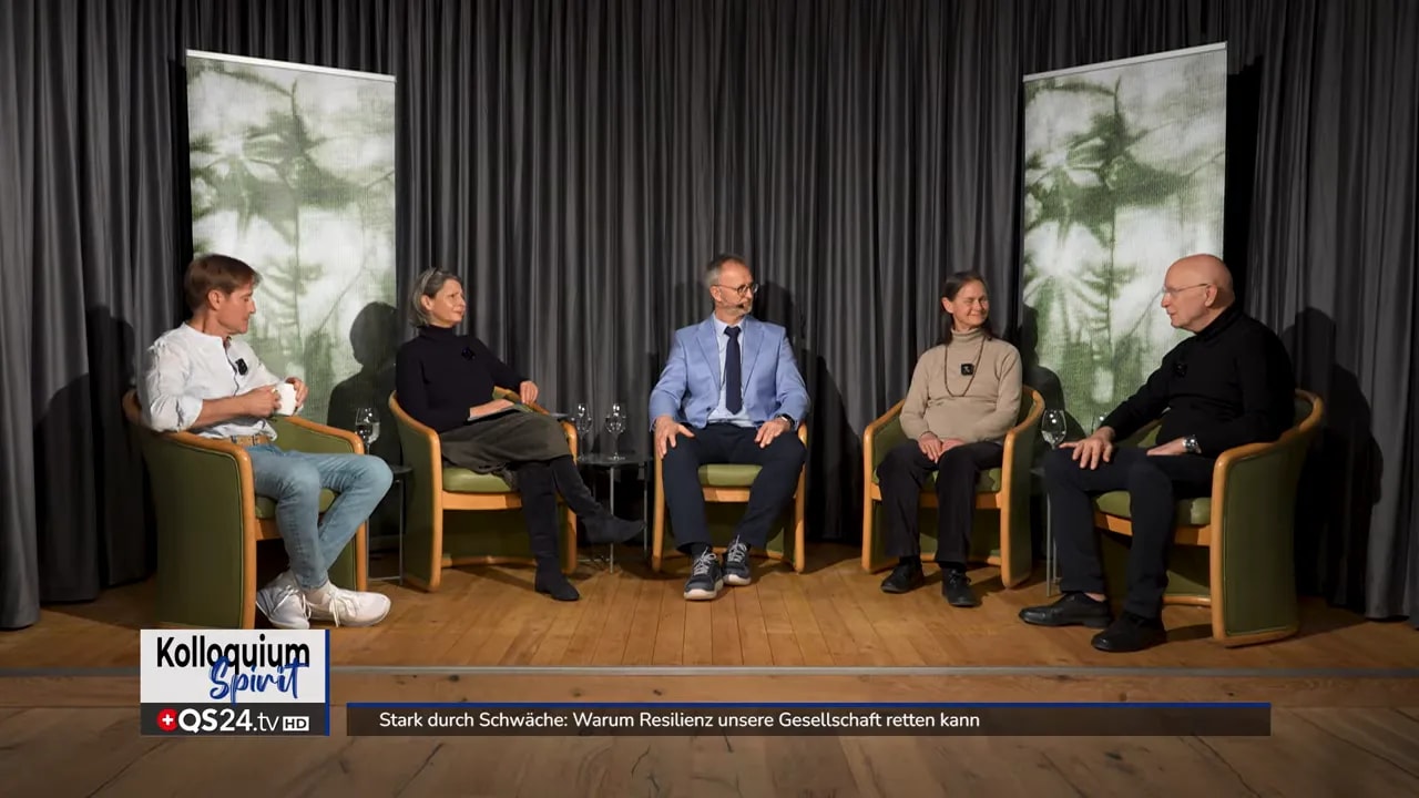 Stark durch Schwäche: Warum Resilienz unsere Gesellschaft retten kann 2 Dr. Petra Wiechel im schwarzen Oberteil spricht mit eingeblendeter Namensleiste